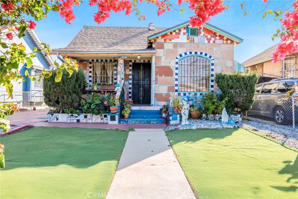 1606 E 52nd ST, Los Angeles, CA 90011
