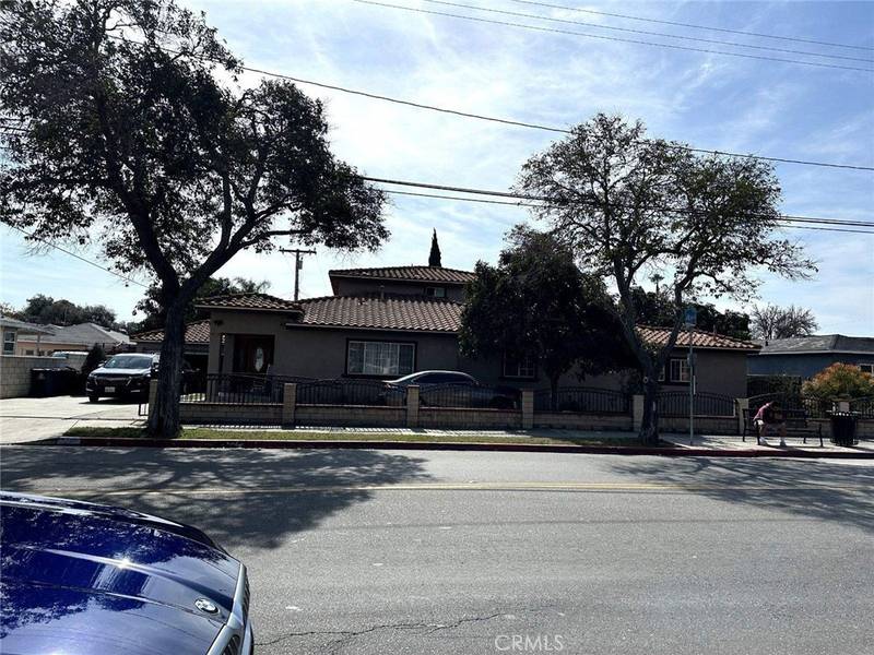 1042 W Mcfadden AVE, Santa Ana, CA 92707