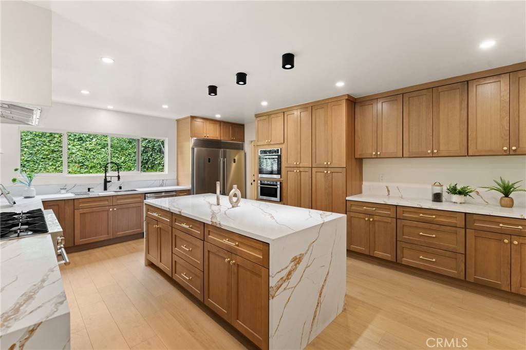 20217 Wells DR, Woodland Hills, CA 91364