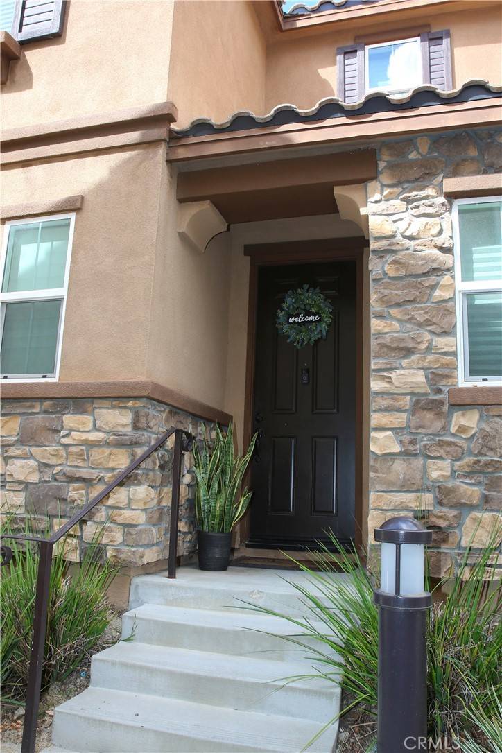 Saugus, CA 91350,27464 Honeydew CT