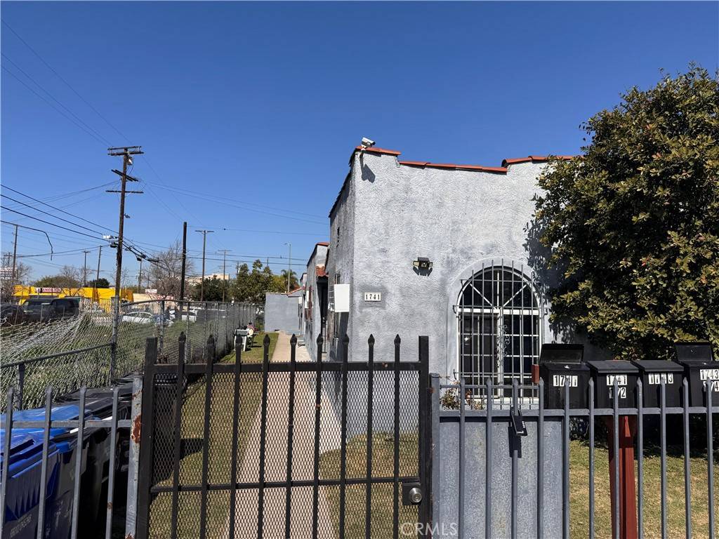 Los Angeles, CA 90047,1741 W 64th ST