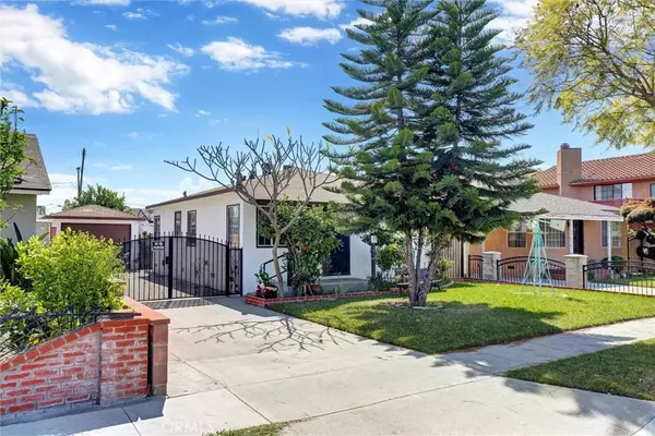 Downey, CA 90241,11412 Rives AVE