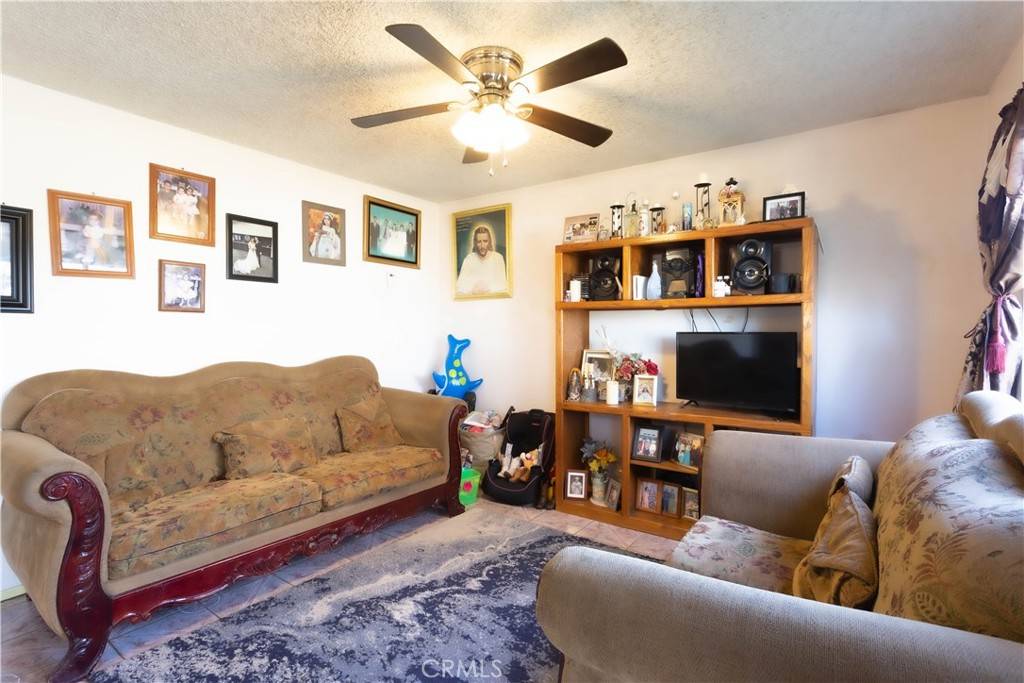 Tulare, CA 93274,637 S P ST