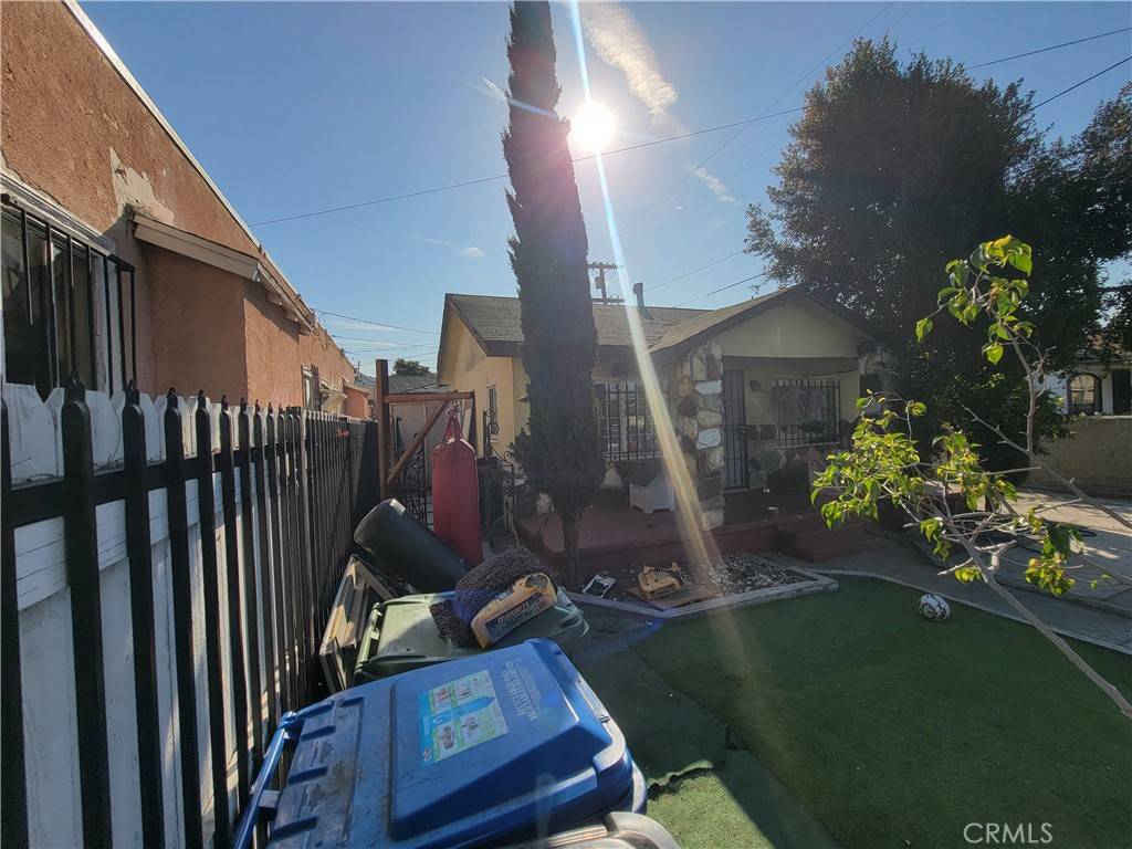 Los Angeles, CA 90011,5510 S San Pedro ST