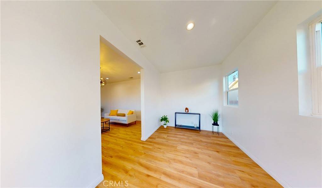 Compton, CA 90222,411 W Plum ST
