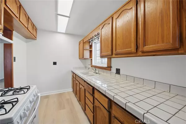 Long Beach, CA 90805,2835 E Thompson ST
