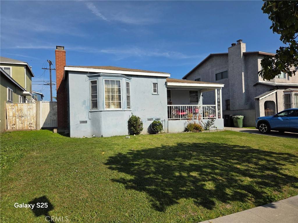 Los Angeles, CA 90047,10404 S Gramercy PL