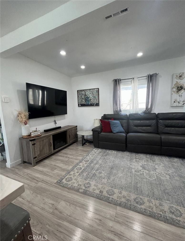 Compton, CA 90220,1715 W 155th