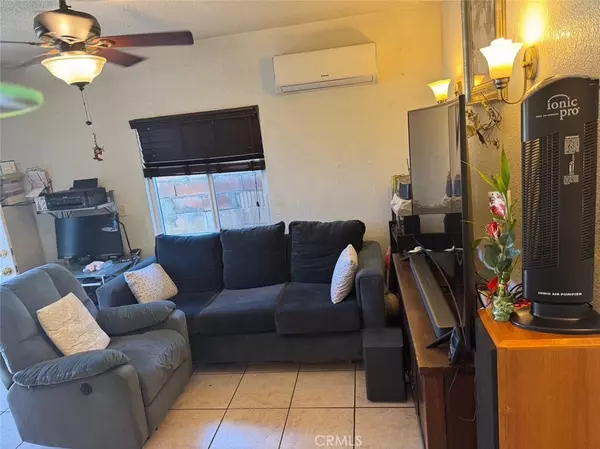 Paramount, CA 90723,8318 Howe