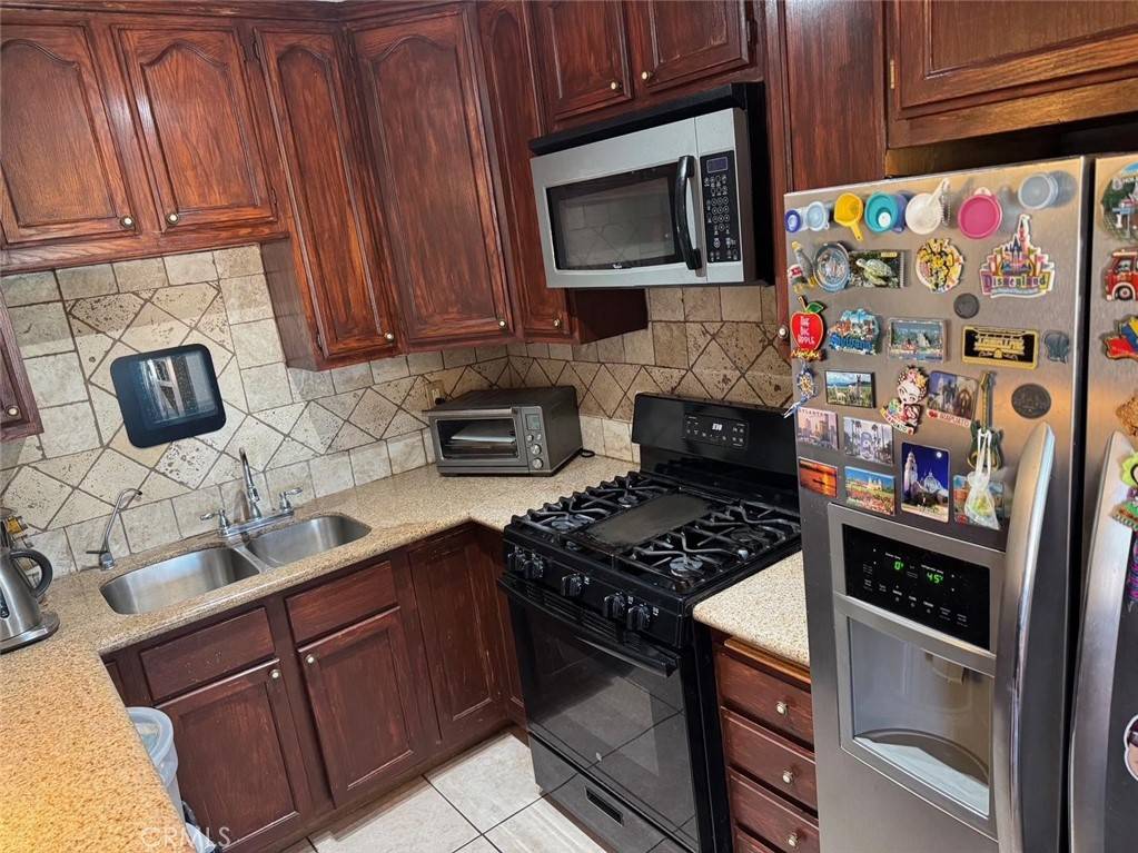 Paramount, CA 90723,8318 Howe