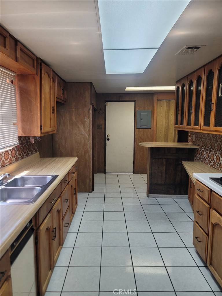 Bell, CA 90201,6221 Fishburn AVE