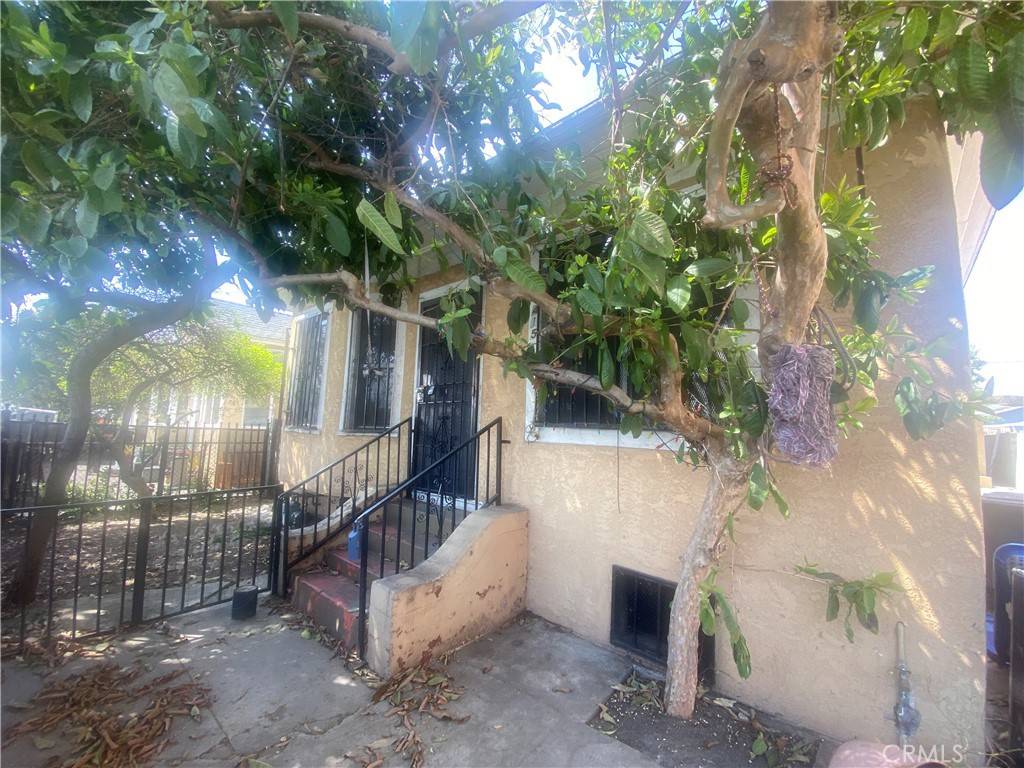 Los Angeles, CA 90011,415 E Vernon AVE