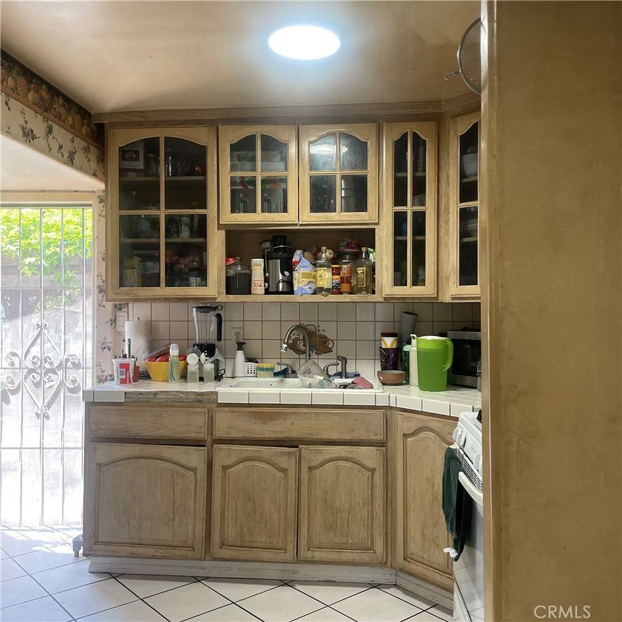Los Angeles, CA 90044,860 & 862 W 73rd ST