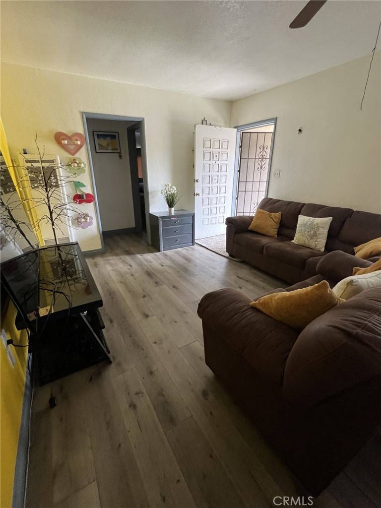 Fontana, CA 92335,9850 Cypress AVE