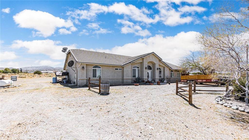 Phelan, CA 92371,3423 Smoke Tree RD