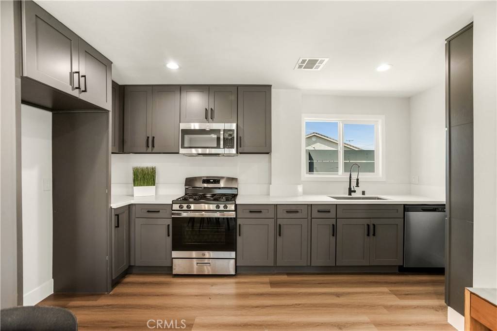 Fontana, CA 92335,8658 Laurel AVE