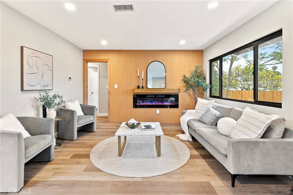 Anaheim, CA 92801,1327 W Chevy Chase DR