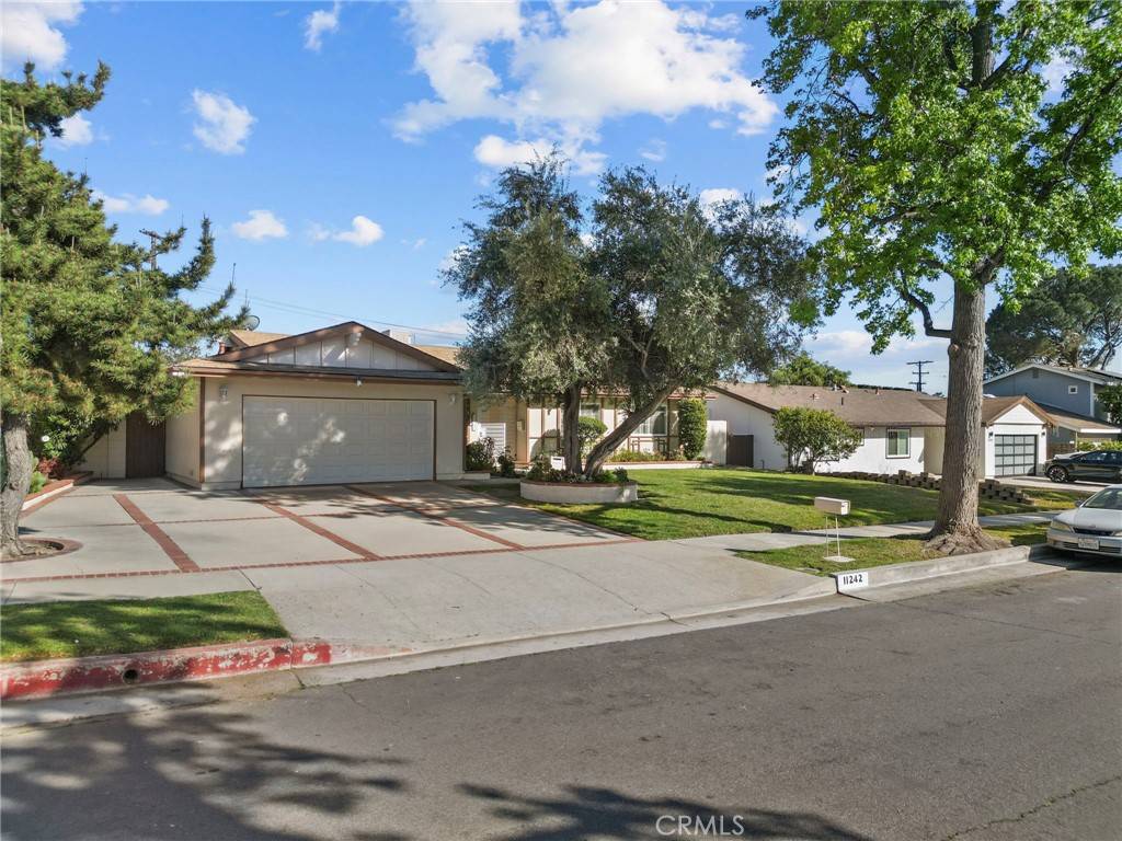 11242 Kamloops ST, Sylmar, CA 91342