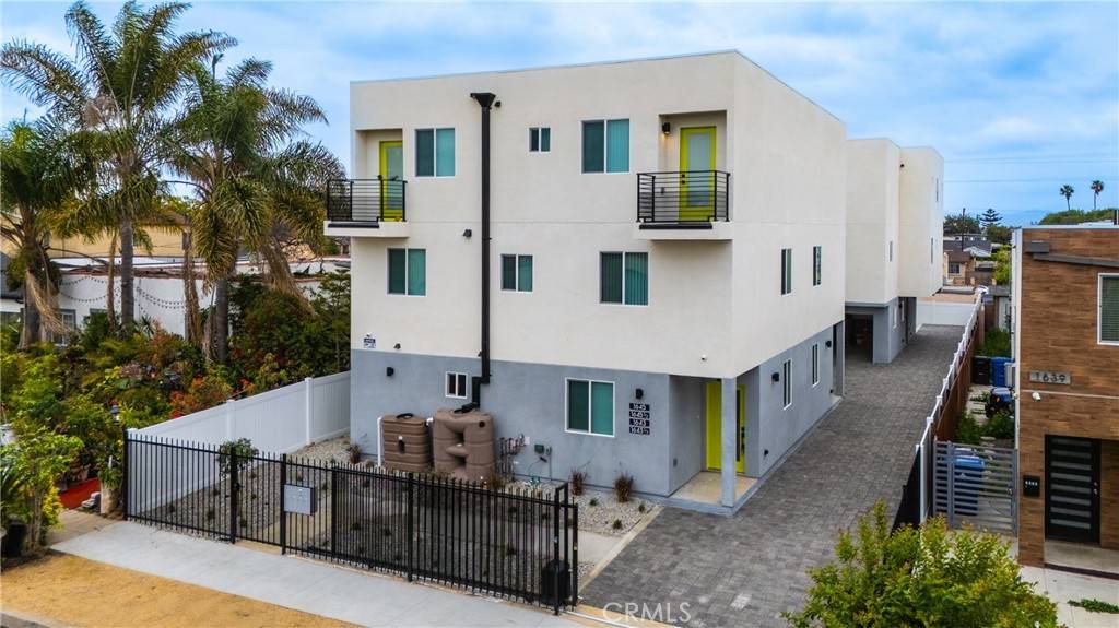 Los Angeles, CA 90047,1643 W 82nd ST