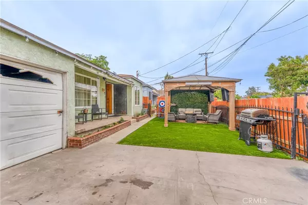 Compton, CA 90220,115 N Magnolia CT