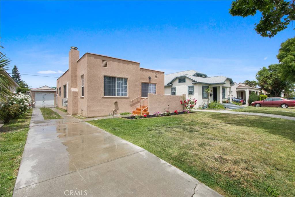 5939 5th Ave, Hyde Park, CA 90043