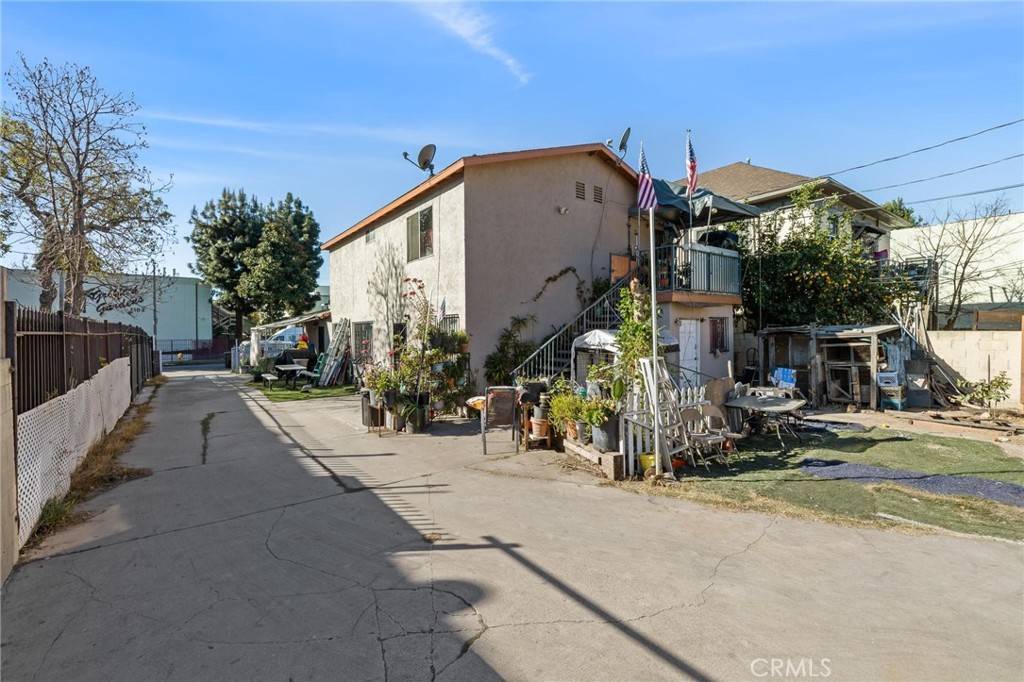 Los Angeles, CA 90011,1165 E 24th ST