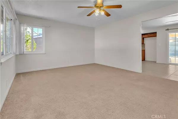560 E Mountain View St, Barstow, CA 92311