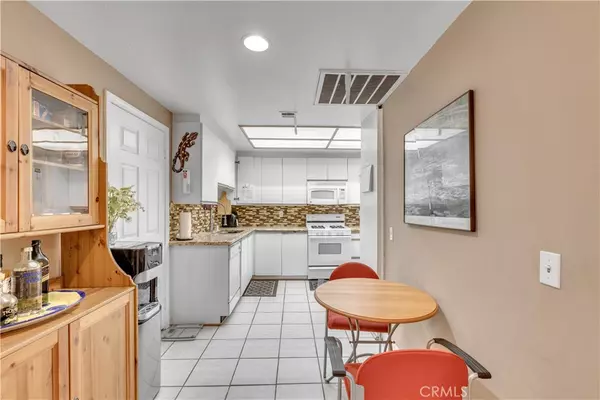 Los Angeles, CA 90024,10511 Ashton AVE #101