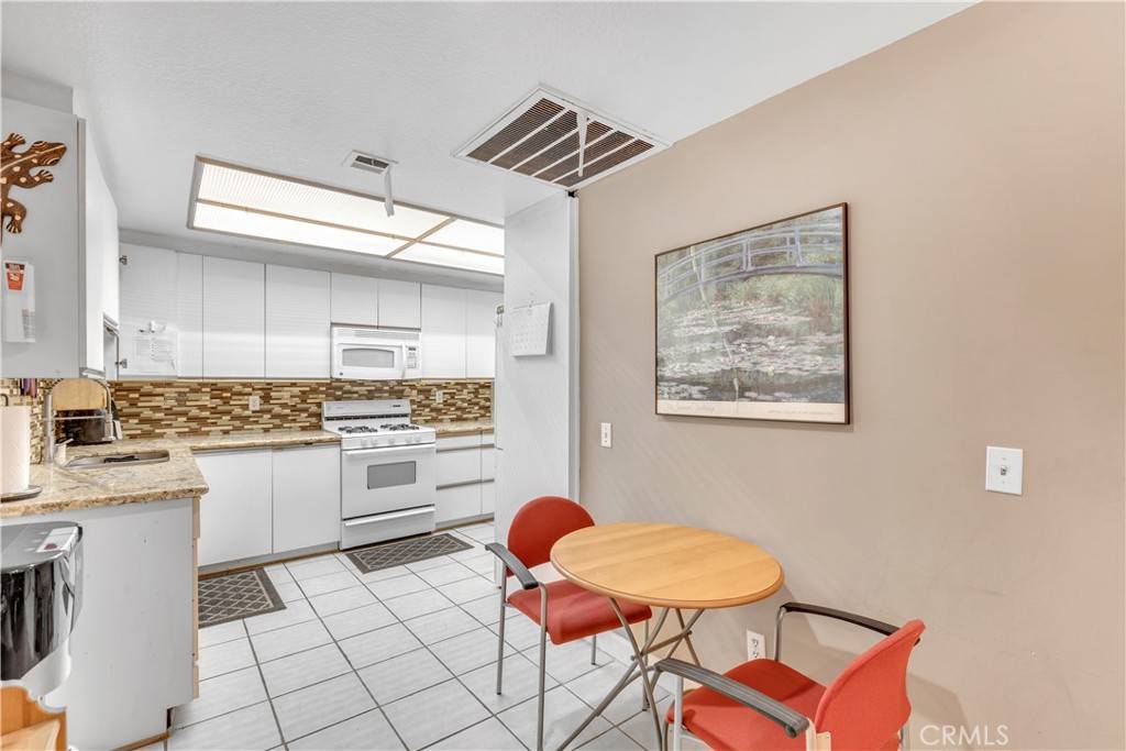 Los Angeles, CA 90024,10511 Ashton AVE #101
