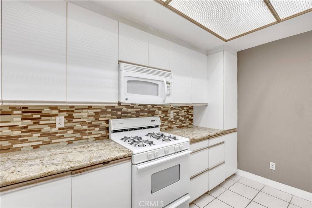 Los Angeles, CA 90024,10511 Ashton AVE #101