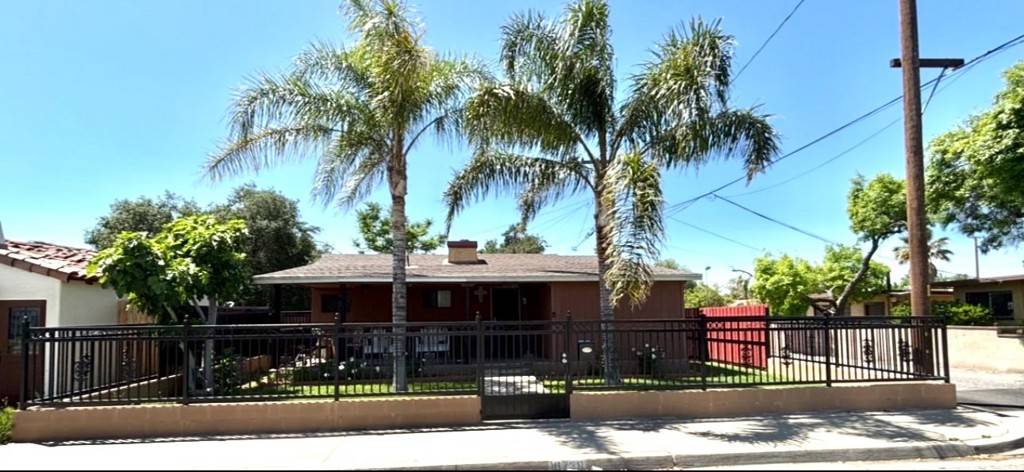16739 upland, Fontana, CA 92335