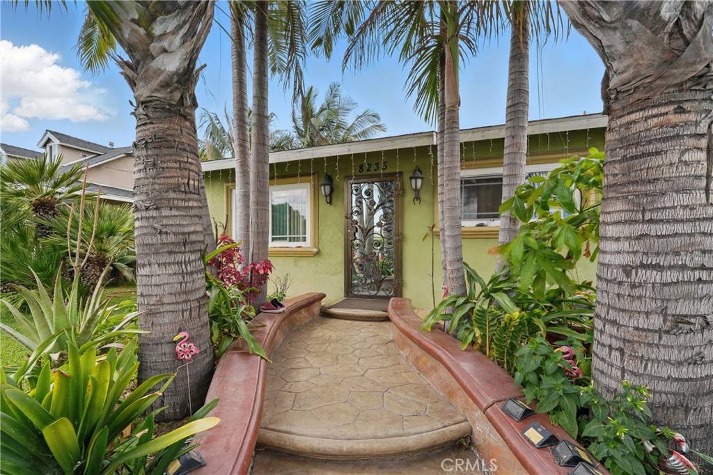 Pico Rivera, CA 90660,8235 Edna St