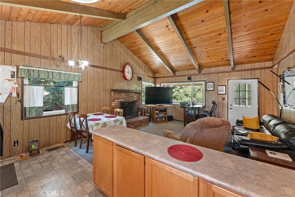 Crestline, CA 92325,810 Arosa DR