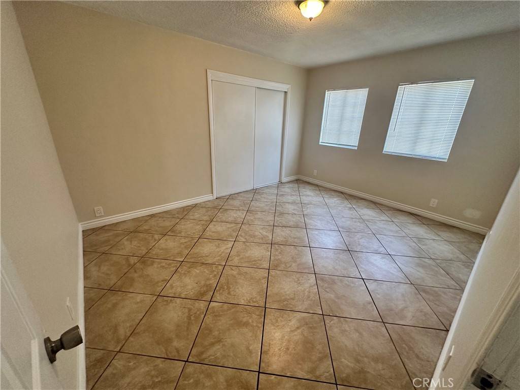 Los Angeles, CA 90002,10516 S Clovis AVE