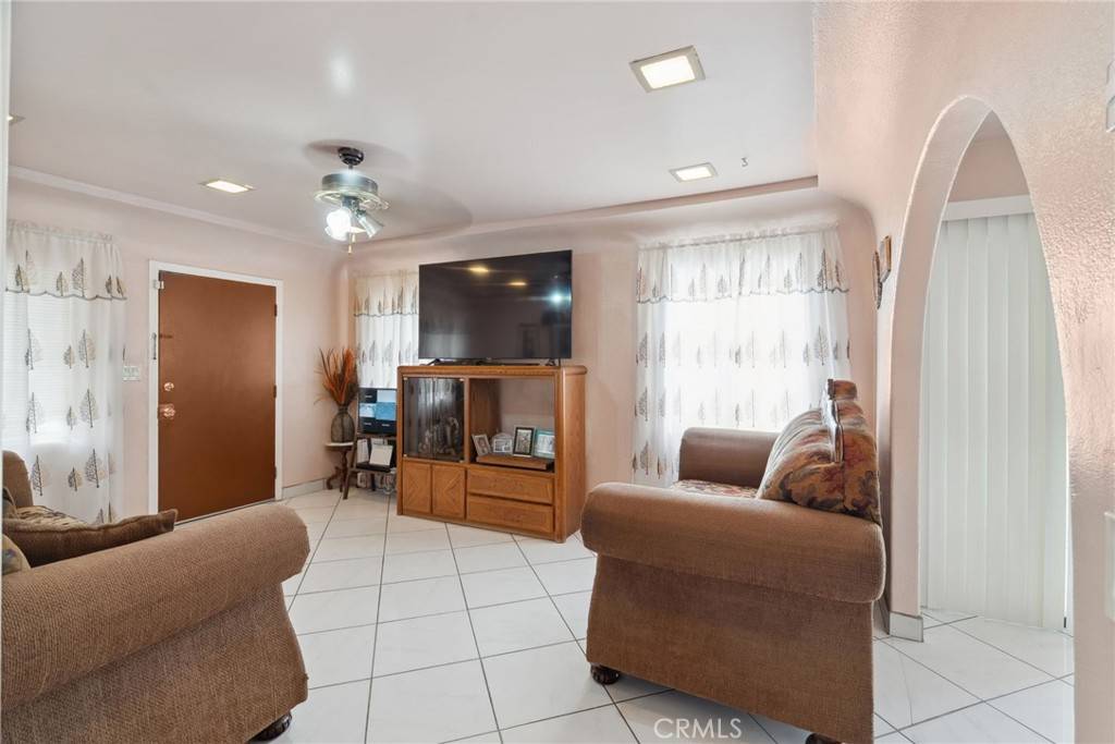 South Gate, CA 90280,9637 San Carlos AVE