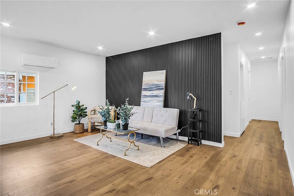 Compton, CA 90220,401 W Poplar ST