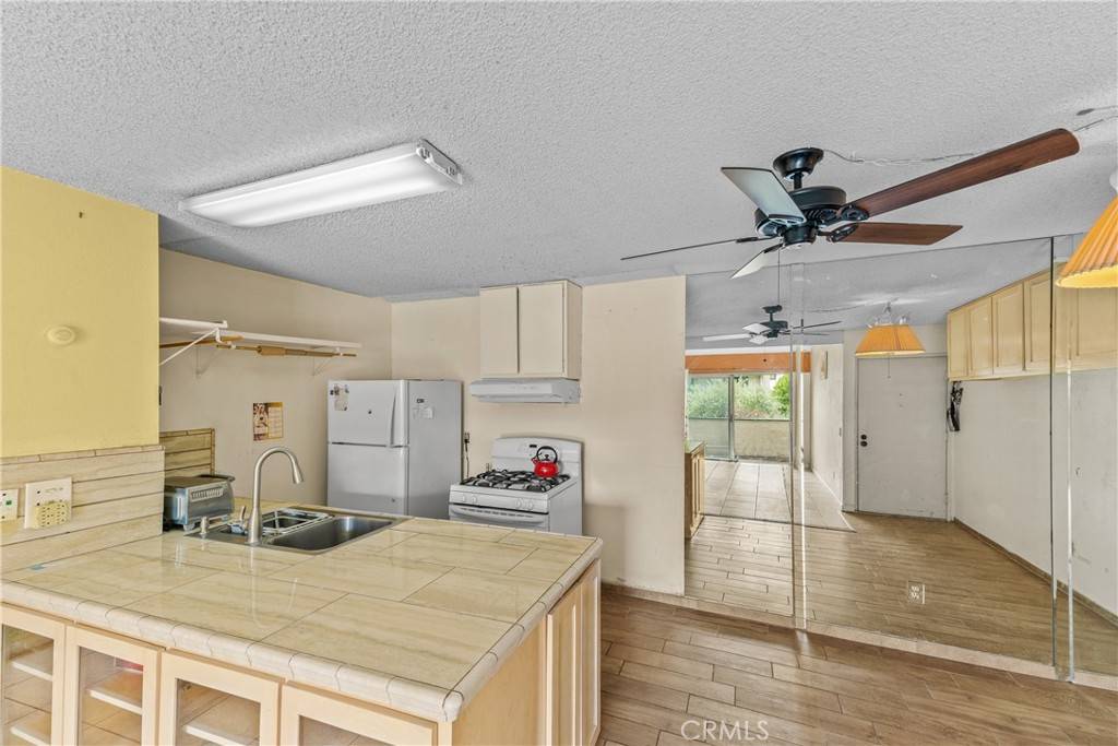 La Mirada, CA 90638,15321 Santa Gertrudes AVE #J210