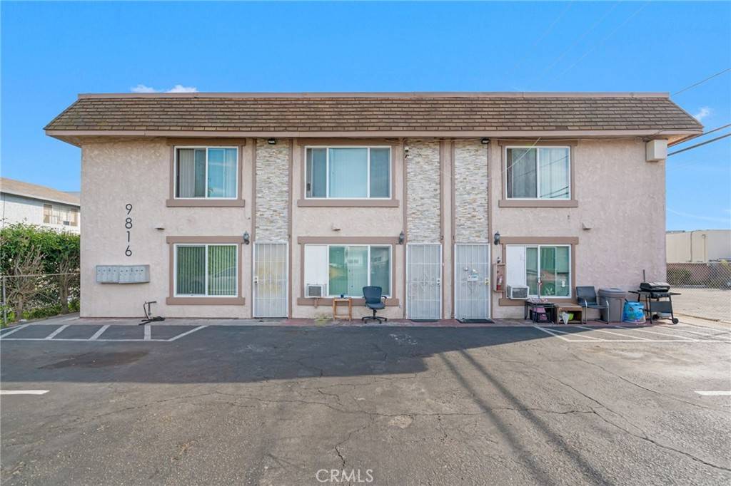 Bellflower, CA 90706,9816 Park ST