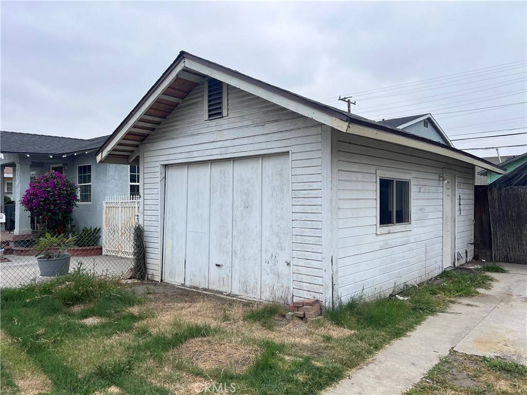 Long Beach, CA 90805,1903 E 59th ST