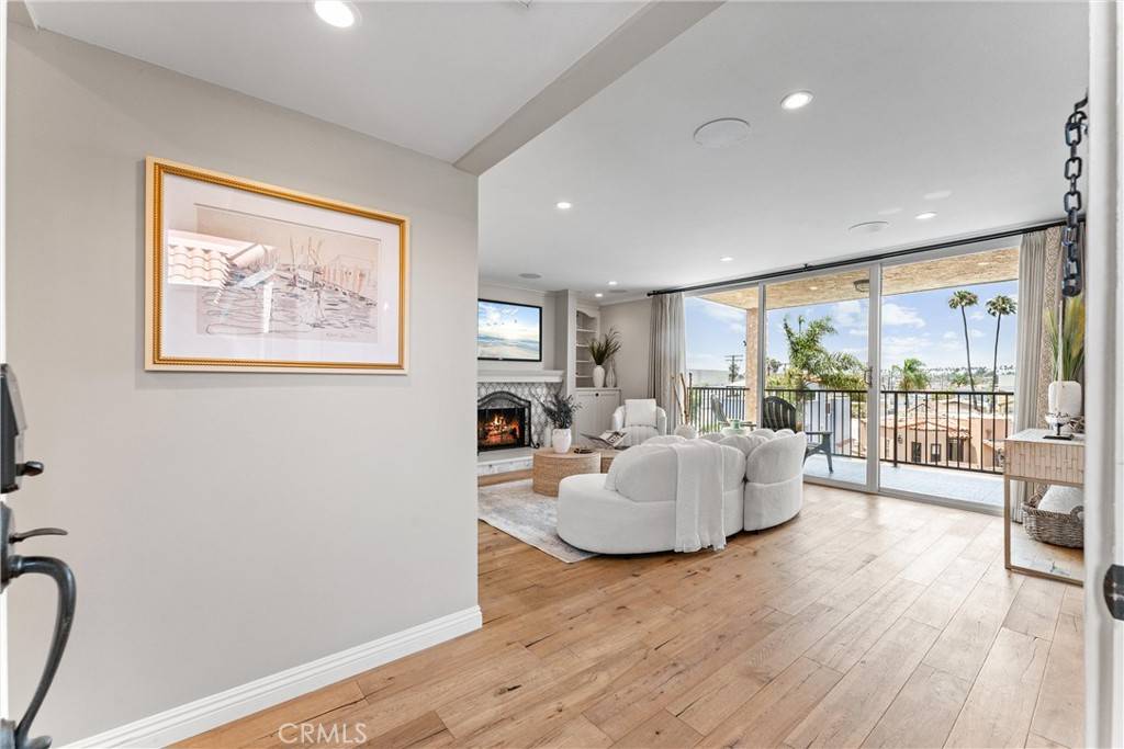 Long Beach, CA 90803,201 Bay Shore AVE #305