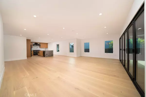 Downey, CA 90241,10828 Hasty AVE