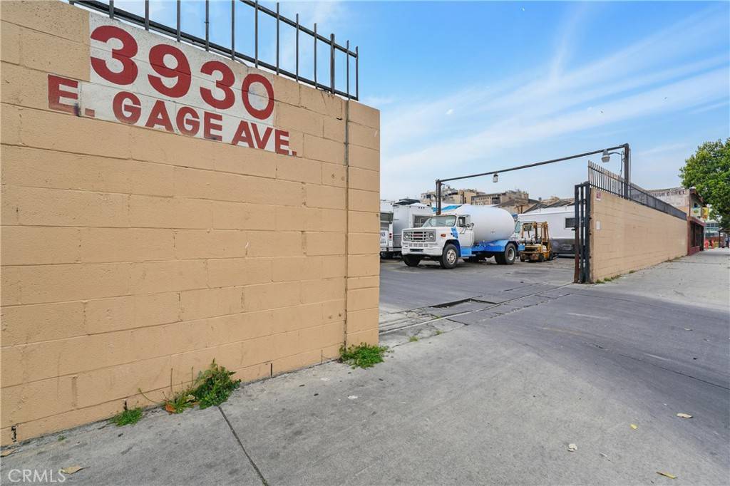 Bell, CA 90201,3916 3930 Gage AVE