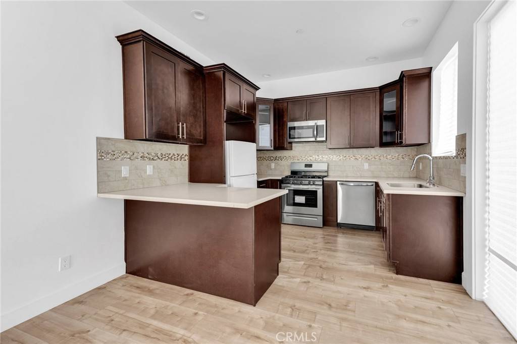 Van Nuys, CA 91405,7419 N Mia Lane