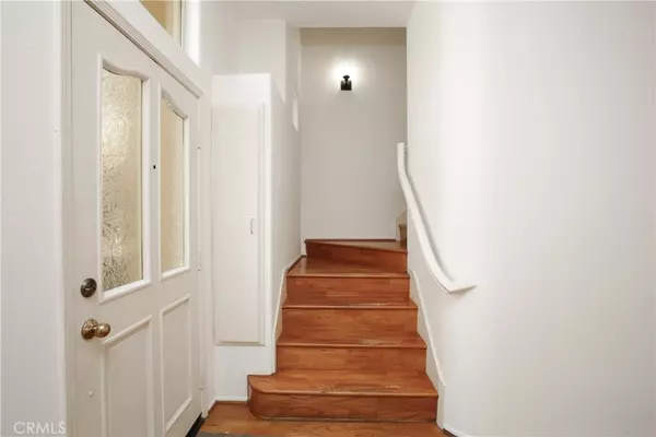 Irvine, CA 92606,6 Garzoni Aisle