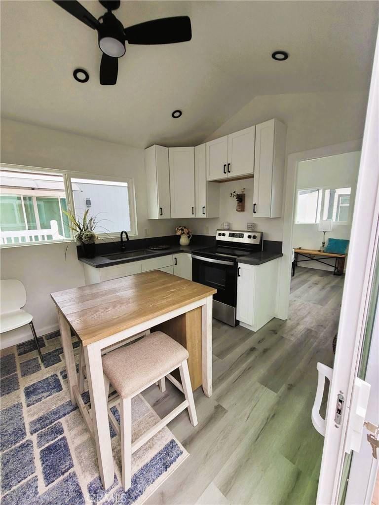 Duarte, CA 91016,1030 Bradbourne AVE #15A