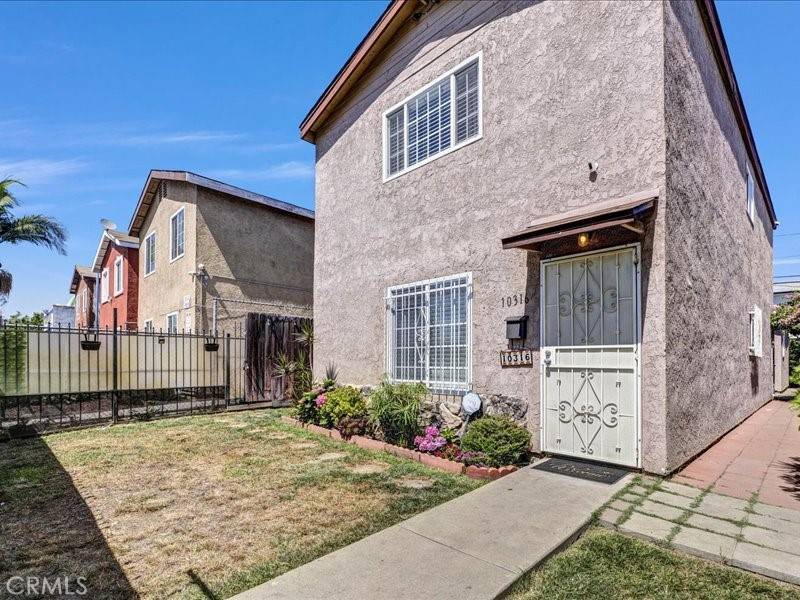 Los Angeles, CA 90003,10316 S San Pedro ST