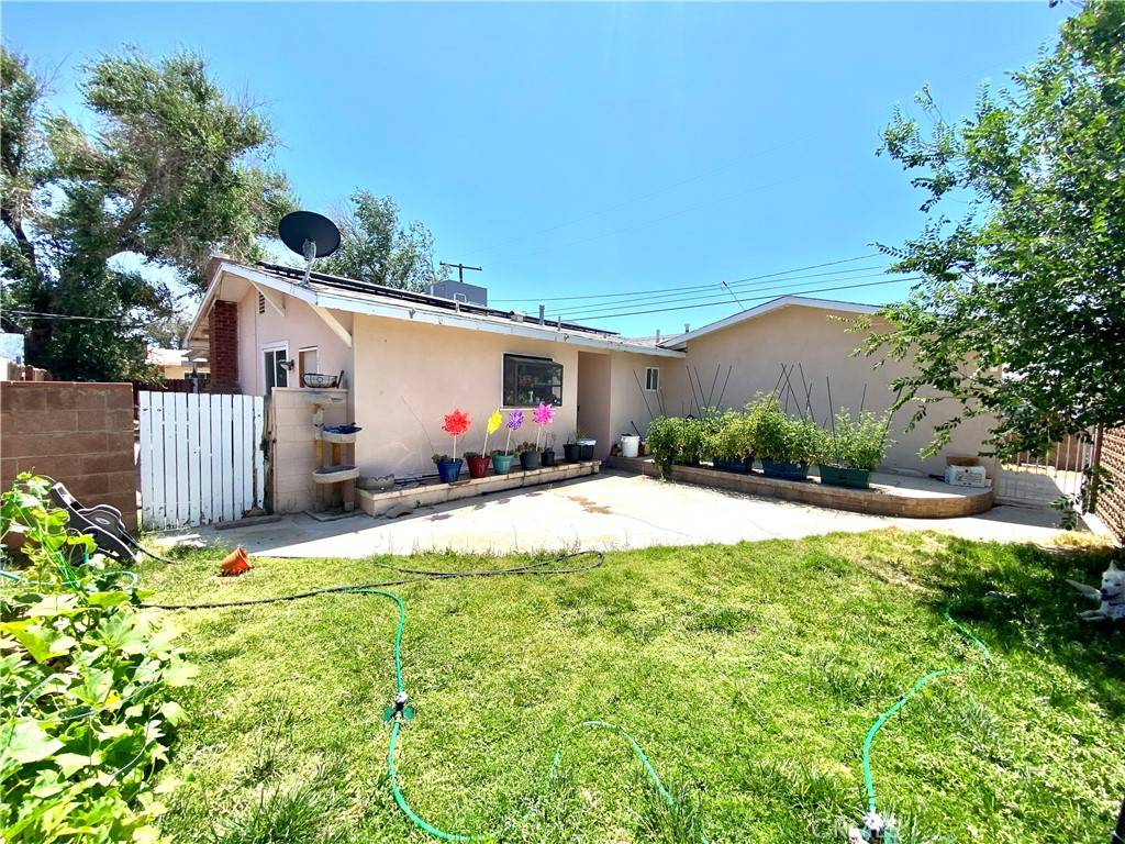 Lancaster, CA 93534,526 W Avenue J5