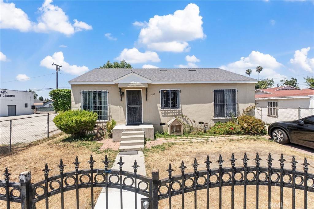 Compton, CA 90220,1445 W 155th ST