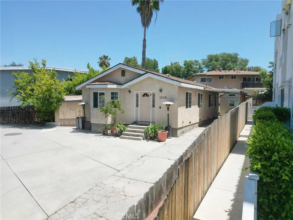 Los Angeles, CA 90065,3428 Fletcher DR