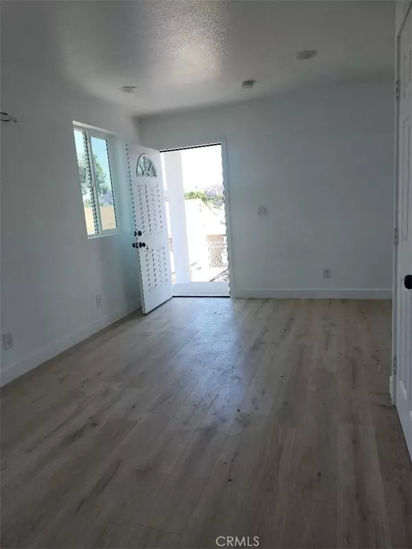 South Gate, CA 90280,10531 Alexander AVE